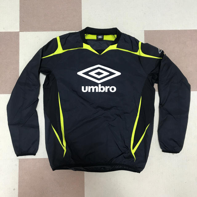 UMBRO(アンブロ)のピステ　umbro　上のみ スポーツ/アウトドアのランニング(ウェア)の商品写真