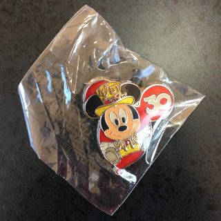 ディズニー 金 バッジ/ピンバッジの通販 49点 | Disneyのエンタメ