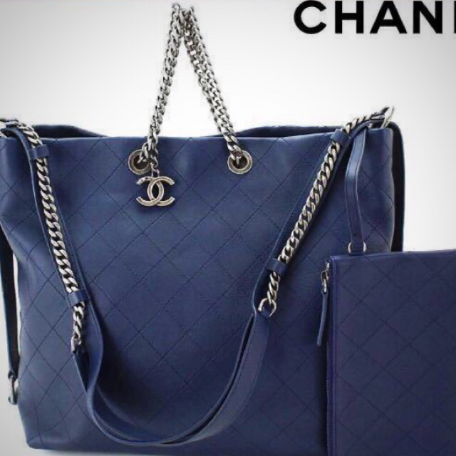 シャネル　チェーンバッグ　レザー　ショルダーバッグ　CHANEL おしゃれ6ｃｍストラップ