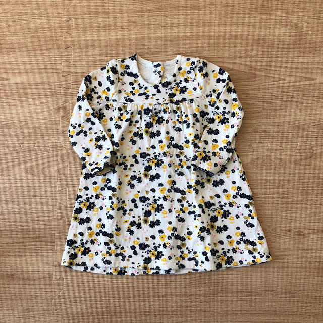 PETIT BATEAU(プチバトー)のプチバトー　イエロープリントワンピース キッズ/ベビー/マタニティのベビー服(~85cm)(ワンピース)の商品写真