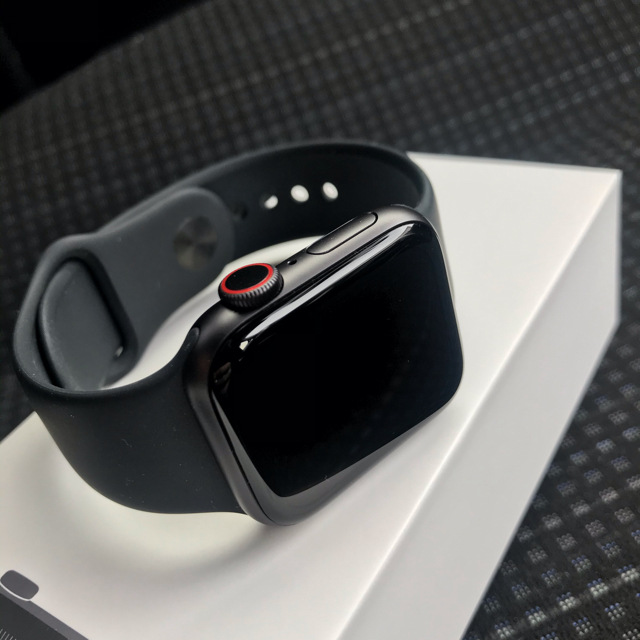 Apple Watch(アップルウォッチ)のアップルウォッチ5 セルラーモデル Apple Watch5 スマホ/家電/カメラのスマートフォン/携帯電話(スマートフォン本体)の商品写真
