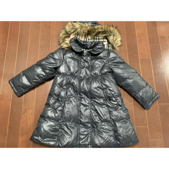 BURBERRY(バーバリー)のバーバリーダウンコート　120cm キッズ/ベビー/マタニティのキッズ服女の子用(90cm~)(コート)の商品写真