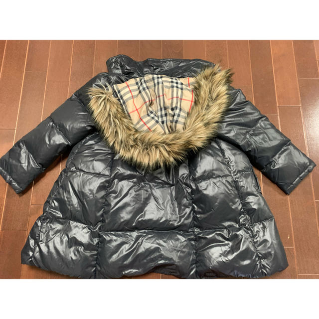 BURBERRY(バーバリー)のバーバリーダウンコート　120cm キッズ/ベビー/マタニティのキッズ服女の子用(90cm~)(コート)の商品写真