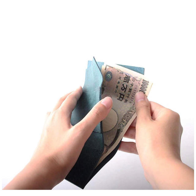 m+(エムピウ)のエムピウ ストラッチョ レザーミニマル財布 メンズのファッション小物(折り財布)の商品写真