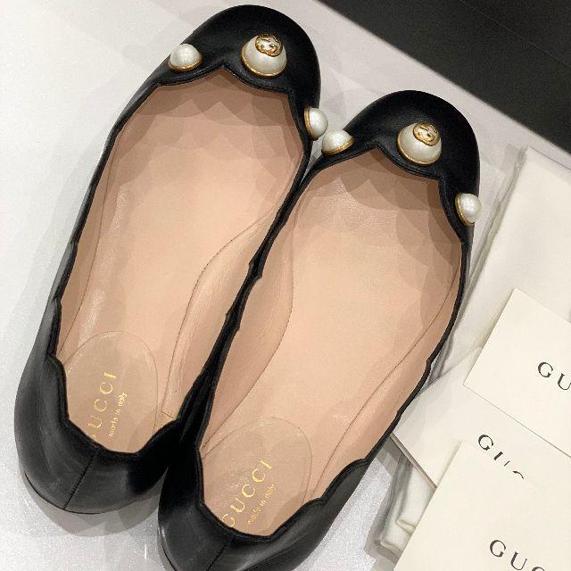 Gucci(グッチ)の1394 グッチ レザー フラットシューズ 黒 パール付き レディースの靴/シューズ(バレエシューズ)の商品写真