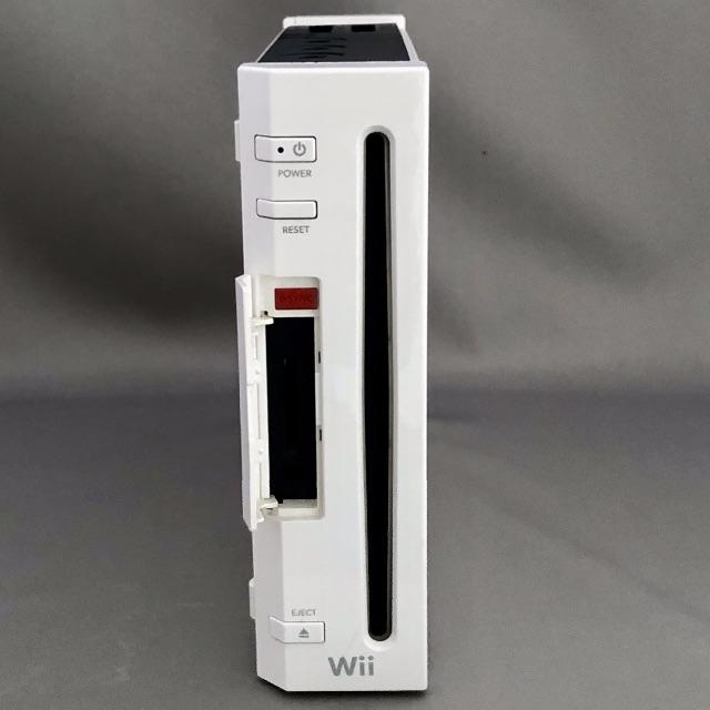 任天堂(ニンテンドウ)の美品 任天堂 Wii本体 付属品完備 RVL-S-WA おまけあり エンタメ/ホビーのゲームソフト/ゲーム機本体(家庭用ゲーム機本体)の商品写真