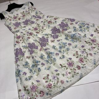 トッカ(TOCCA)の宝塚コラボ　花柄刺繍ワンピース(ひざ丈ワンピース)