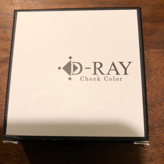 新品！D-RAY チーク　コーラルピンク コスメ/美容のベースメイク/化粧品(チーク)の商品写真