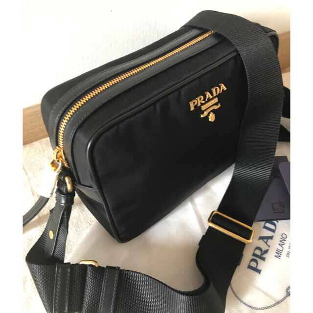 PRADA(プラダ)の【専用】PRADA ナイロンショルダーバッグ♡ブラック♡ レディースのバッグ(ショルダーバッグ)の商品写真