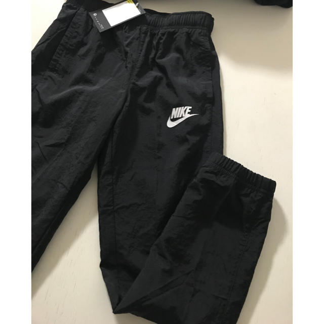 NIKE(ナイキ)のNIKE パーカー　パンツセット　130〜140 Sサイズ　新品 キッズ/ベビー/マタニティのキッズ服男の子用(90cm~)(その他)の商品写真