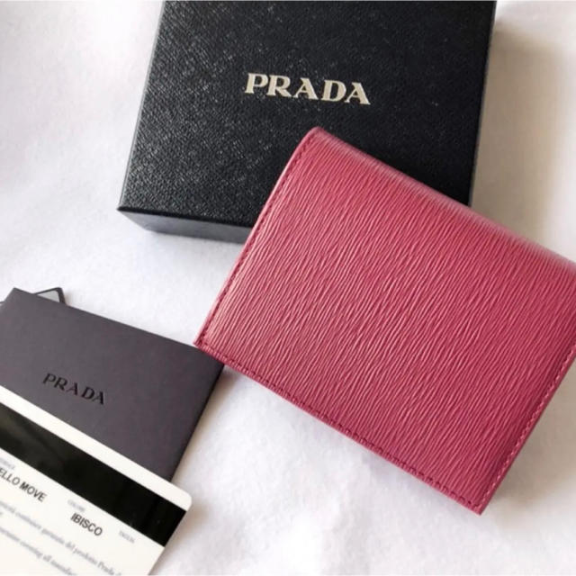 PRADA(プラダ)のプラダ　正規品　新品　折り財布　ミニサイフ  ミニウォレット レディースのファッション小物(財布)の商品写真