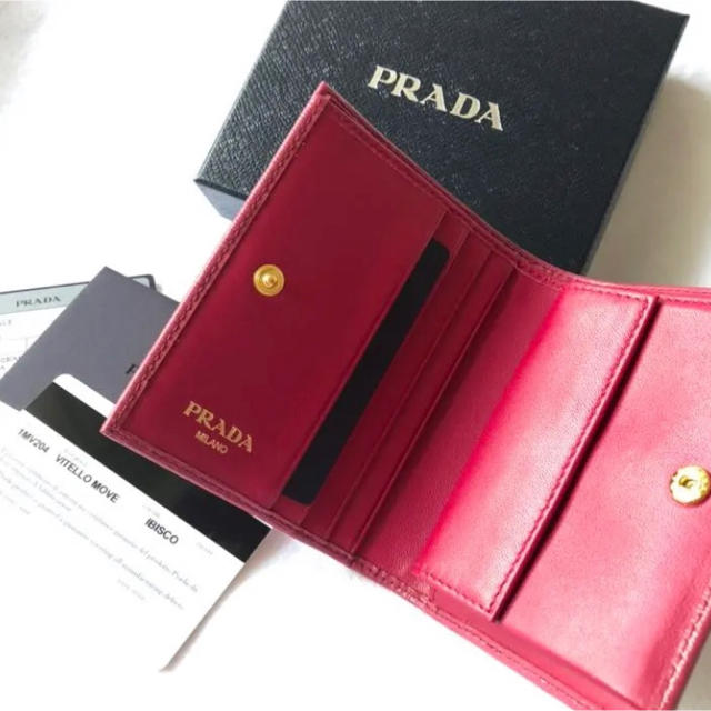 PRADA(プラダ)のプラダ　正規品　新品　折り財布　ミニサイフ  ミニウォレット レディースのファッション小物(財布)の商品写真