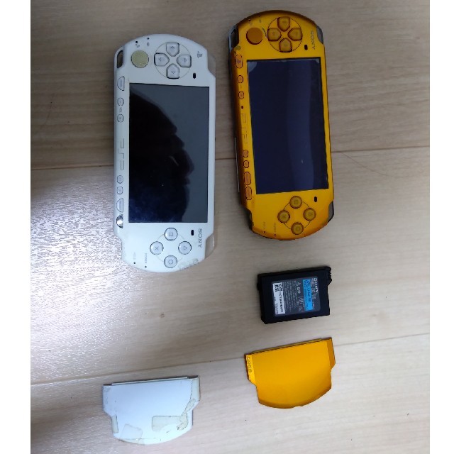 PlayStation Portable(プレイステーションポータブル)の【ベジタブル様専】【ジャンク】 psp2000(白)とpsp3000(オレンジ) エンタメ/ホビーのゲームソフト/ゲーム機本体(携帯用ゲーム機本体)の商品写真