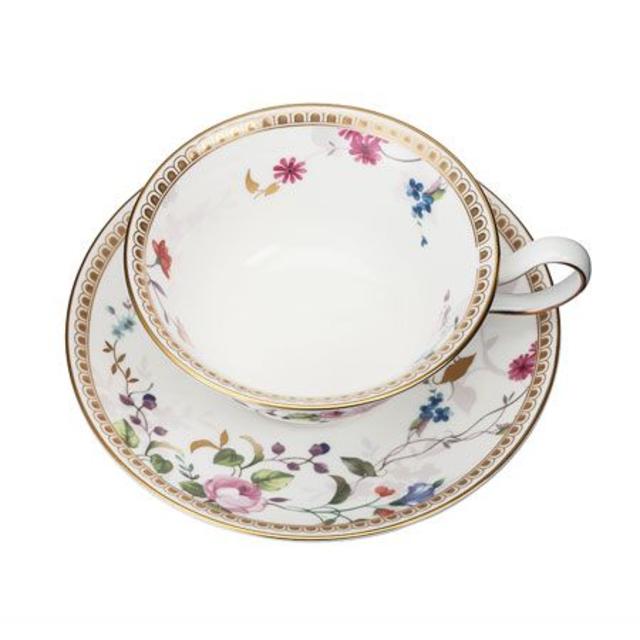 WEDGWOOD(ウェッジウッド)の本日限定値下　ティーカップ&ソーサー　2客　ウェッジウッド　ローズゴールド　 インテリア/住まい/日用品のキッチン/食器(グラス/カップ)の商品写真