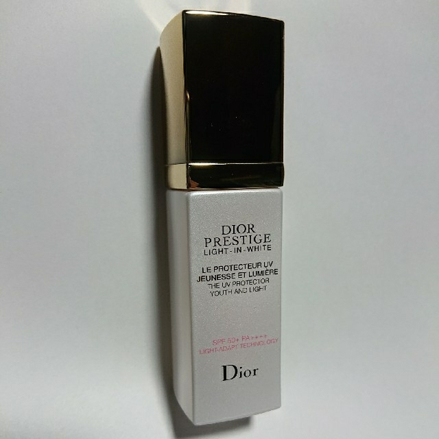 Dior(ディオール)のプレステージ ホワイト ル プロテクター ルミエール UV 30ml /Dior コスメ/美容のベースメイク/化粧品(化粧下地)の商品写真