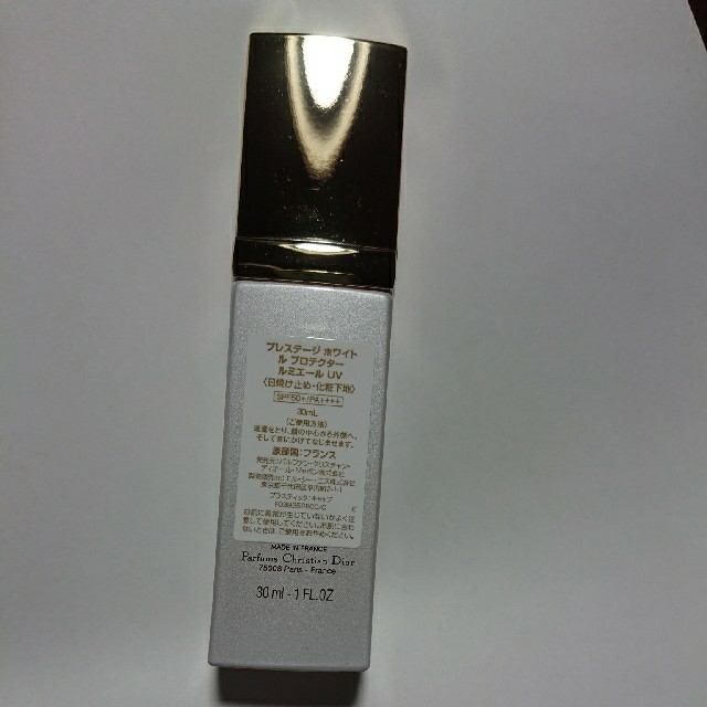 Dior(ディオール)のプレステージ ホワイト ル プロテクター ルミエール UV 30ml /Dior コスメ/美容のベースメイク/化粧品(化粧下地)の商品写真