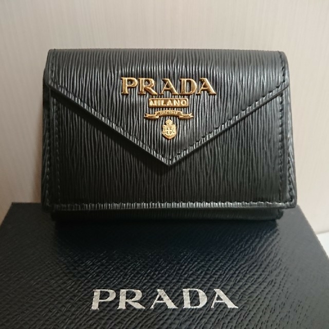 ファッション小物【新品・箱付き】PRADA プラダ 三つ折り財布
