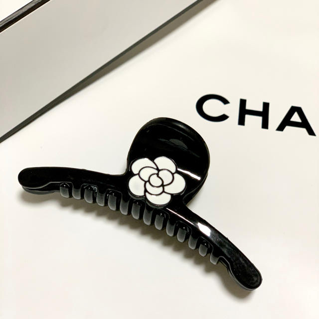 ⭐️新品⭐️ヘアクリップ　白　カメリアの通販