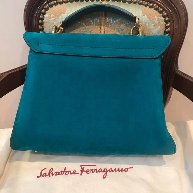 Salvatore Ferragamo(サルヴァトーレフェラガモ)のフェラガモ☆ガンチーニ　ハンドバッグ☆美品☆ブルーグリーンヌバック新作2way レディースのバッグ(ハンドバッグ)の商品写真