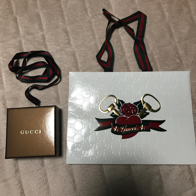 Gucci(グッチ)のGUCCI 空箱　袋付き レディースのバッグ(ショップ袋)の商品写真