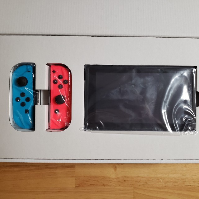 Nintendo Switch(ニンテンドースイッチ)のNintendo Switch Joy-Con (L) ネオンブルー/ (R)  エンタメ/ホビーのゲームソフト/ゲーム機本体(家庭用ゲーム機本体)の商品写真