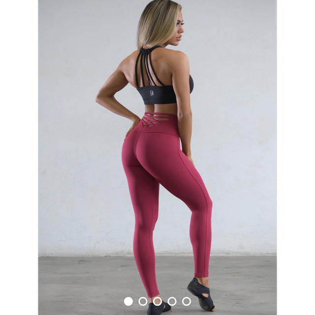 lululemon(ルルレモン)のbomshell レギンス スポーツ/アウトドアのスポーツ/アウトドア その他(その他)の商品写真