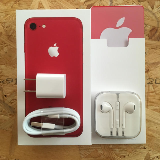 Apple(アップル)のiPhone7 red 128GB SIMフリー  箱、付属品付き スマホ/家電/カメラのスマートフォン/携帯電話(スマートフォン本体)の商品写真