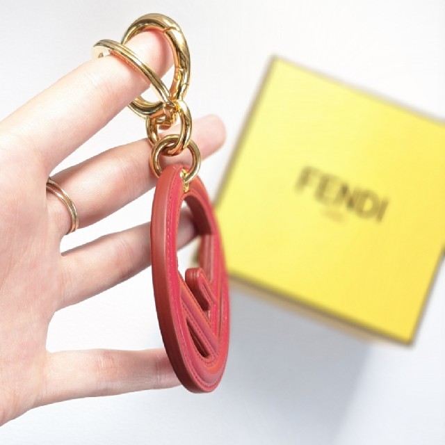 FENDI(フェンディ)の残１【新品】FENDI エフイズフェンディ レザー キーホルダー/バッグチャーム レディースのファッション小物(キーホルダー)の商品写真