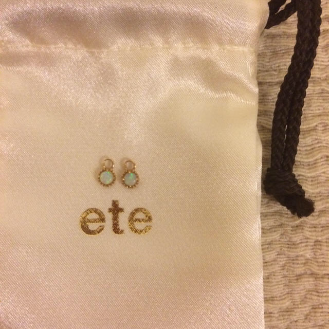 ete(エテ)のete 色の綺麗なイヤーチャーム　オパール レディースのアクセサリー(チャーム)の商品写真