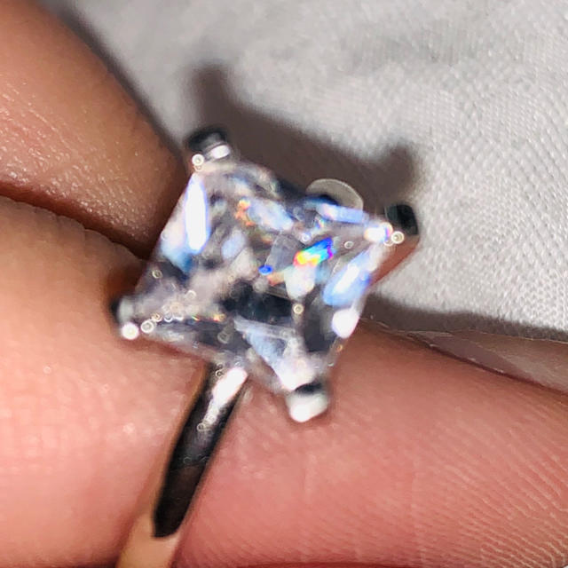 人工ダイヤモンド　シルバーリング レディースのアクセサリー(リング(指輪))の商品写真