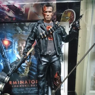 沸騰ブラドン 2/12まで‼️【最終】ホットトイズ T-800 フィギュア
