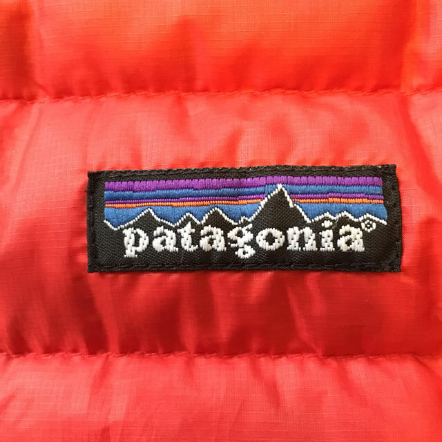 patagonia(パタゴニア)のPatagoniaの赤いダウンジャケット メンズのジャケット/アウター(ダウンジャケット)の商品写真