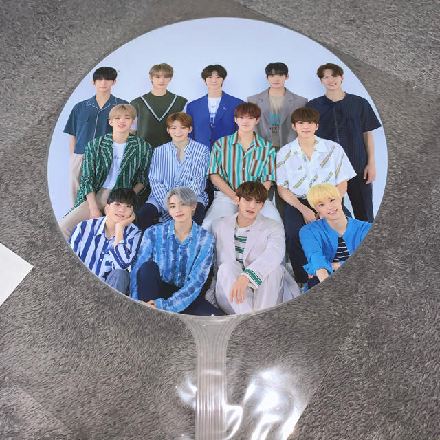 SEVENTEEN うちわ エンタメ/ホビーのCD(K-POP/アジア)の商品写真