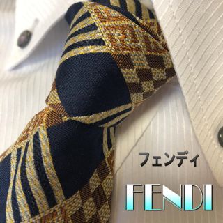 フェンディ(FENDI)のフェンディ　ネクタイ　FENDI  【クリーニング済】ピンク柄と二本セットです(ネクタイ)