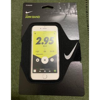 ナイキ(NIKE)の新品★ナイキ アームバンド黒ブラックマラソン ランニング用 スマホタッチ携帯収納(ウォーキング)