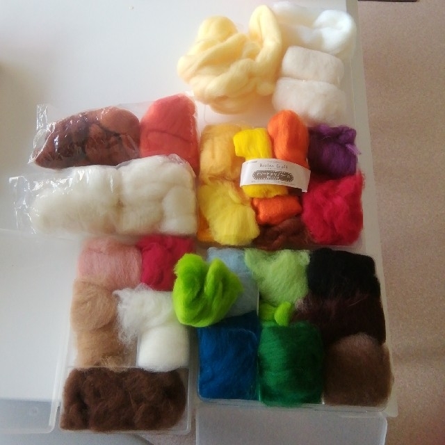羊毛フェルト　糸 ハンドメイドの素材/材料(その他)の商品写真
