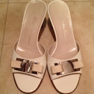 フェラガモ(Ferragamo)のフェラガモ♡白ミュール(ミュール)