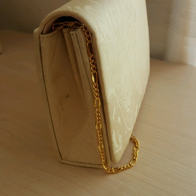 ベージュ☆ゴールド☆クラッチ☆ショルダー レディースのバッグ(クラッチバッグ)の商品写真