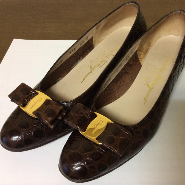 Salvatore Ferragamo(サルヴァトーレフェラガモ)のフェラガモ ヴァラ レディースの靴/シューズ(ハイヒール/パンプス)の商品写真