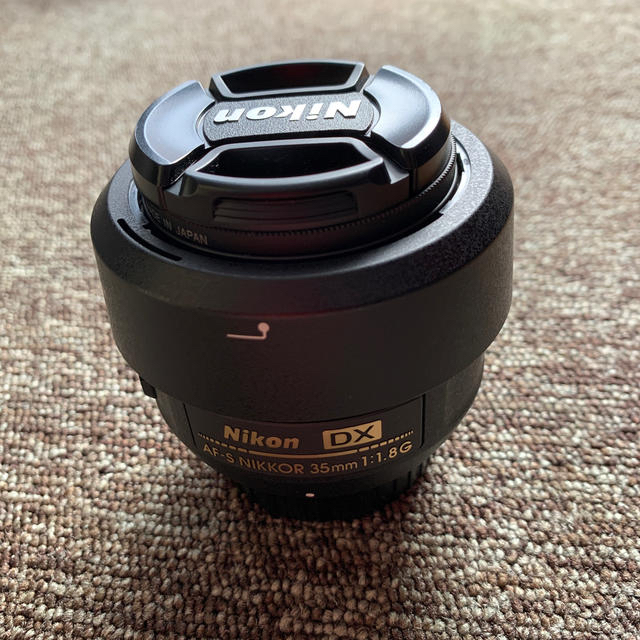 Nikon(ニコン)の【美品】Nikon AF-S DX NIKKOR 35mm f/1.8G スマホ/家電/カメラのカメラ(レンズ(単焦点))の商品写真