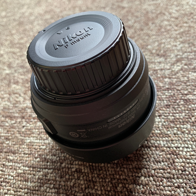 Nikon(ニコン)の【美品】Nikon AF-S DX NIKKOR 35mm f/1.8G スマホ/家電/カメラのカメラ(レンズ(単焦点))の商品写真