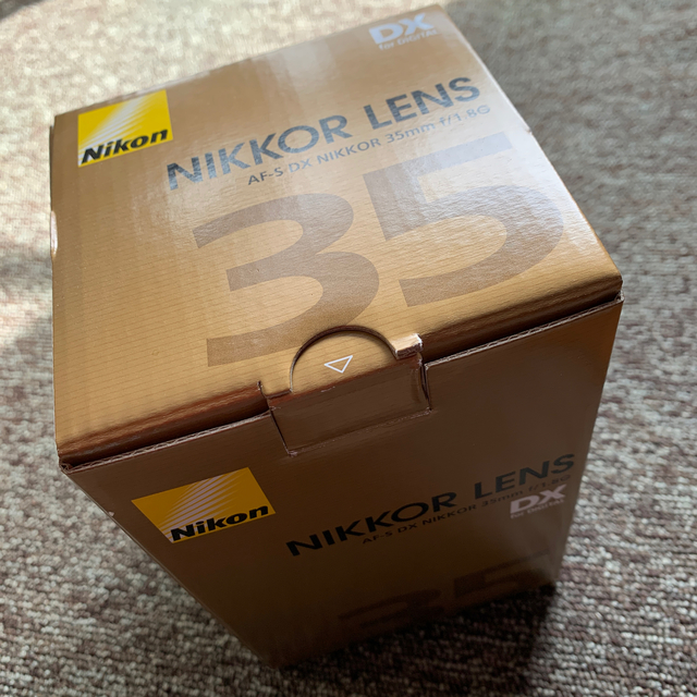 Nikon(ニコン)の【美品】Nikon AF-S DX NIKKOR 35mm f/1.8G スマホ/家電/カメラのカメラ(レンズ(単焦点))の商品写真