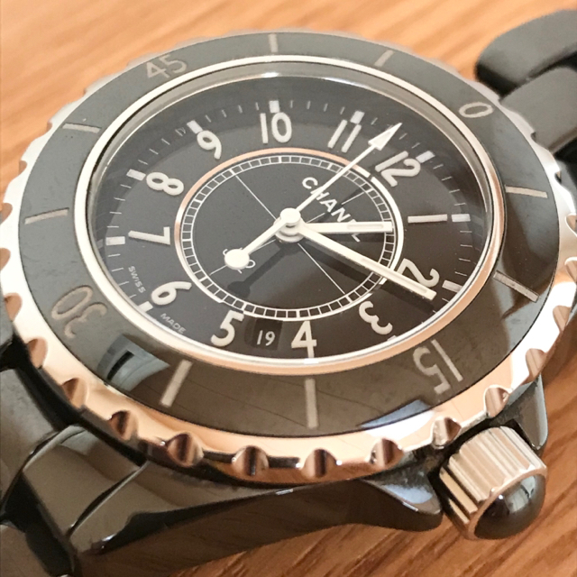 CHANEL(シャネル)の本物！　シャネル　Ｊ12　33ｍｍ　クオーツ レディースのファッション小物(腕時計)の商品写真