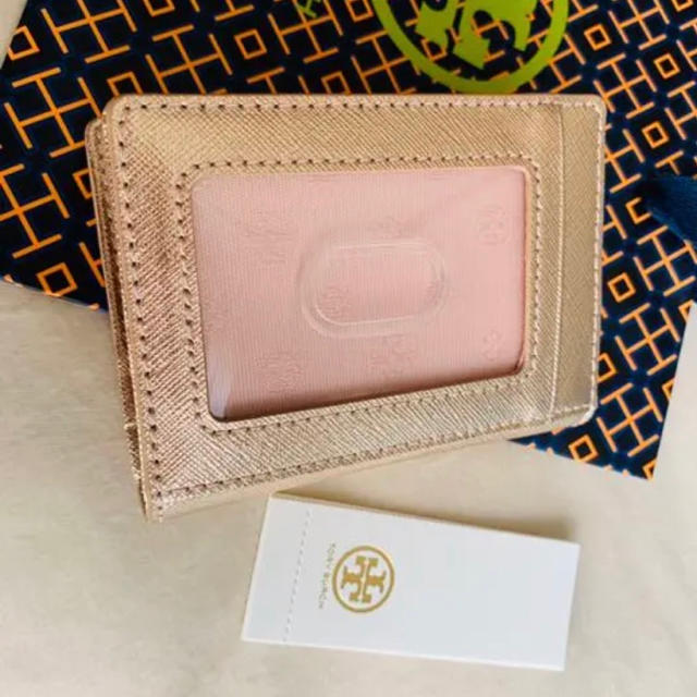 Tory Burch(トリーバーチ)のキャラメルママ様購入予定　トリーバーチパスケース　ローズゴールド　【未使用】 レディースのファッション小物(名刺入れ/定期入れ)の商品写真