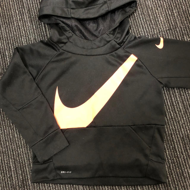 NIKE(ナイキ)のNIKEパーカー キッズ/ベビー/マタニティのキッズ服男の子用(90cm~)(ジャケット/上着)の商品写真