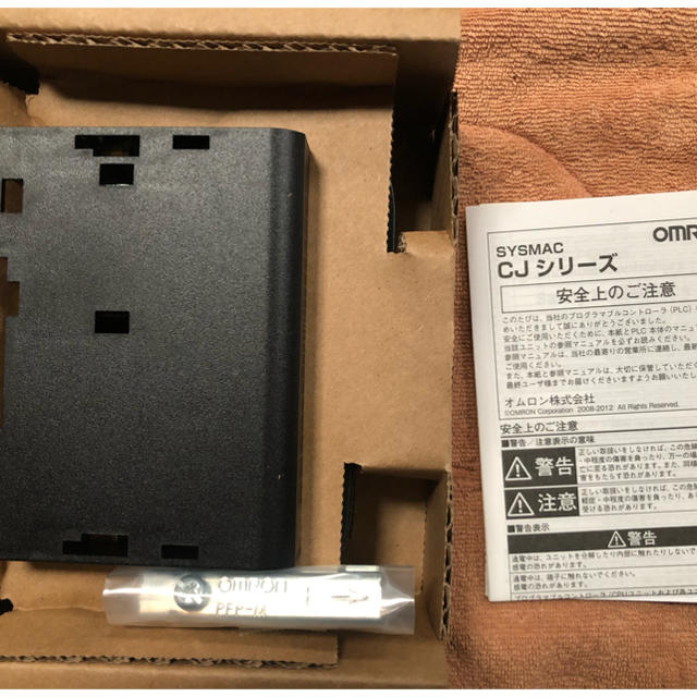 OMRON(オムロン)の新品　OMRON CJ2M-CPU12 シーケンサー スマホ/家電/カメラのPC/タブレット(PCパーツ)の商品写真