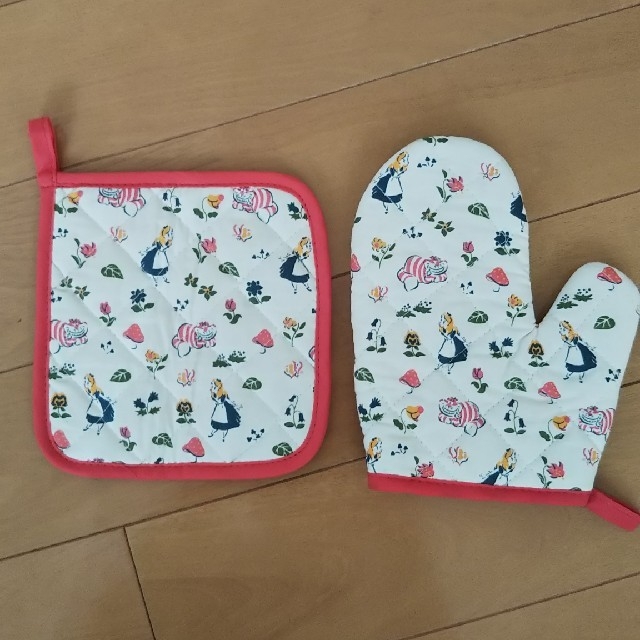 Disney(ディズニー)のディズニー、鍋つかみ   Saki様専用 エンタメ/ホビーのおもちゃ/ぬいぐるみ(キャラクターグッズ)の商品写真