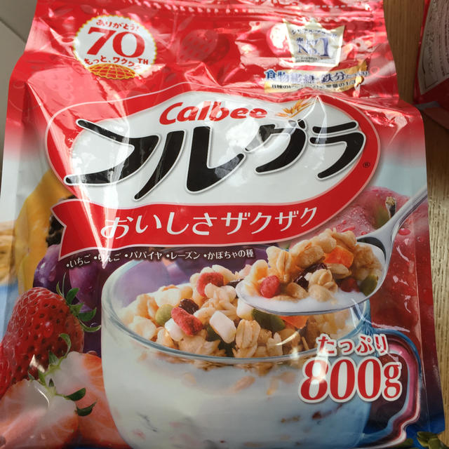 カルビー(カルビー)のフルグラ800g×3袋、700g×3袋 食品/飲料/酒の加工食品(その他)の商品写真