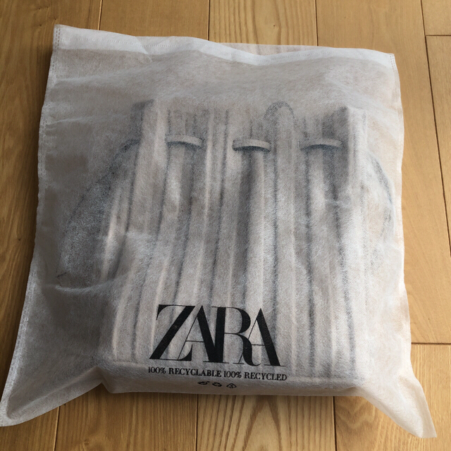 ZARA(ザラ)の売約済み‼️ZARA プリーツ加工入りミニバケットバッグ　 レディースのバッグ(ショルダーバッグ)の商品写真