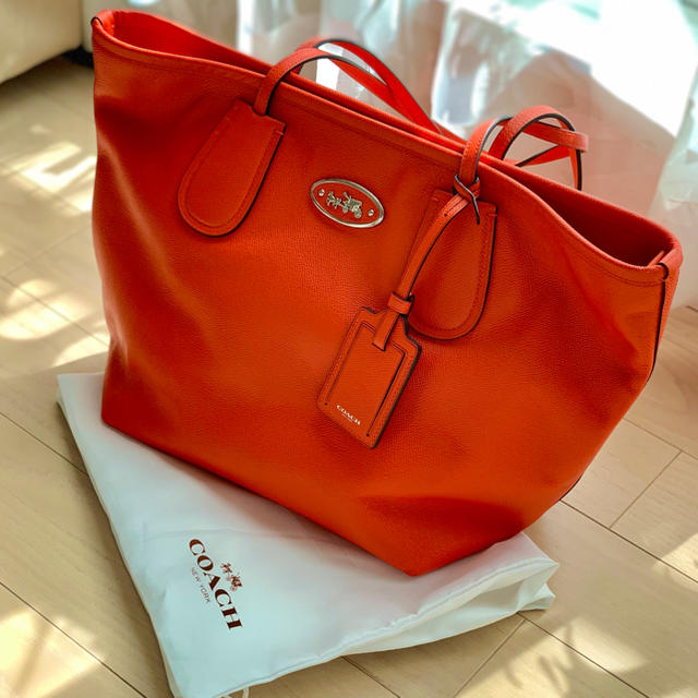 COACH(コーチ)の《新品》coach オールレザー トートバック レディースのバッグ(トートバッグ)の商品写真